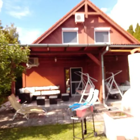 Siesta A Balatonon Ferienhaus